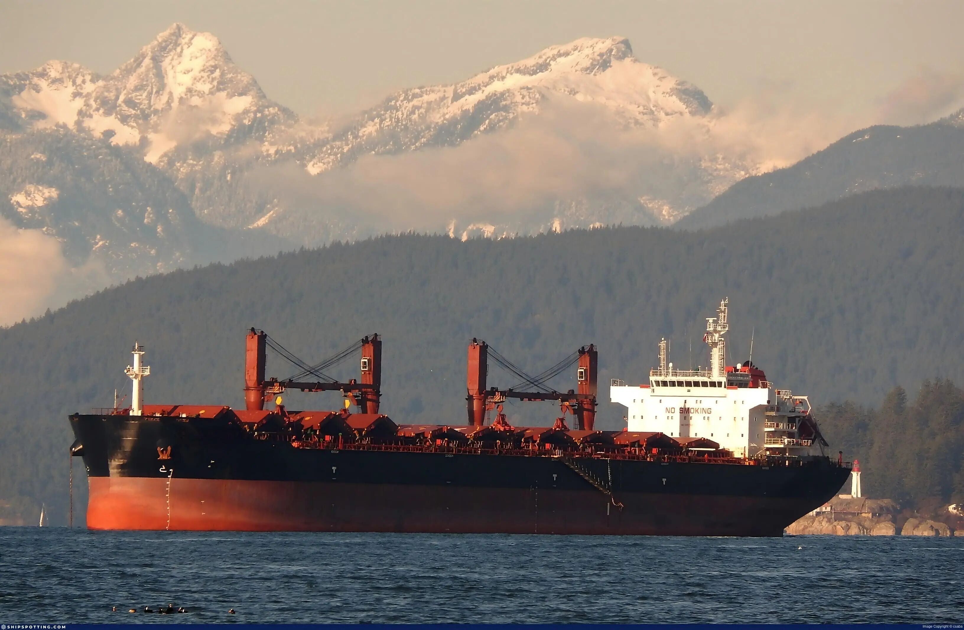 23艘船只因美军封锁被迫折返；两艘印度油轮遭袭击