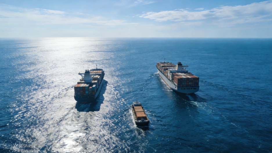 突发！8艘船“冲出”霍尔木兹海峡，成功撤离！通航出现松动