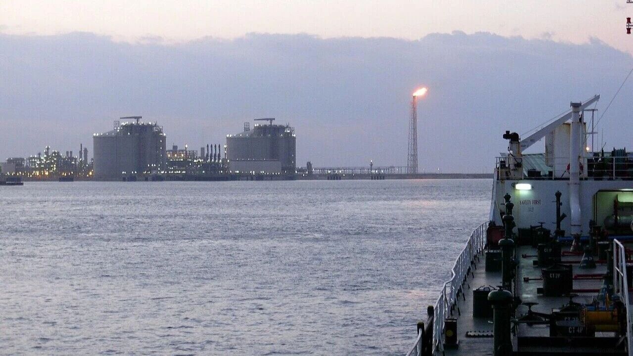 无人机疑袭埃及LNG港口!两艘天然气船起火,地中海航运风险升级