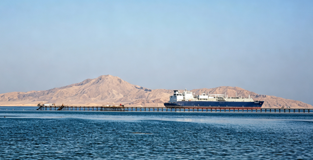 不走曼德海峡了？沙特油轮突然“北上”！原油运输路线变了