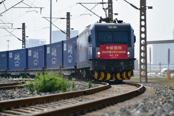 今年以来中欧班列累计开行突破1万列