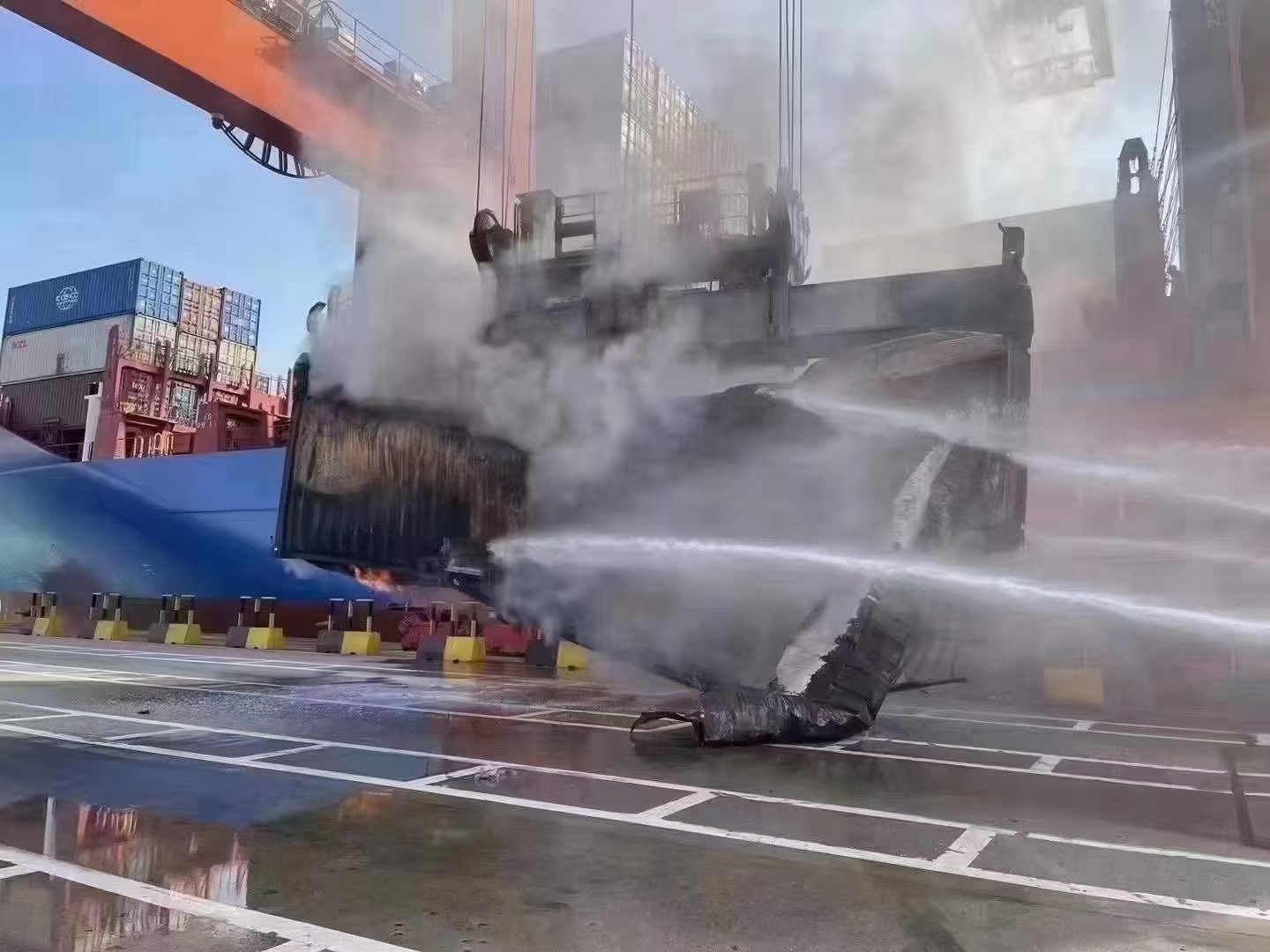 深圳蛇口SCT碼頭集裝箱著火,海關(guān)打擊進(jìn)出口危險(xiǎn)品偽瞞報(bào)專項(xiàng)行動(dòng)