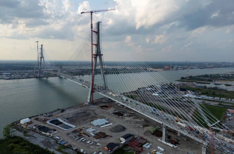 特朗普威脅將封鎖美加大橋，除非美國獲得一半所有權(quán)，并進(jìn)行貿(mào)易談判